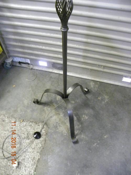 Vloerlamp van smeedijzer, driepoot, met schakelaar en 2 fitt, Ophalen of Verzenden, 'T Olde Gre-j, Info@toldegrej.nl, Endepoelstraat 20f Didam