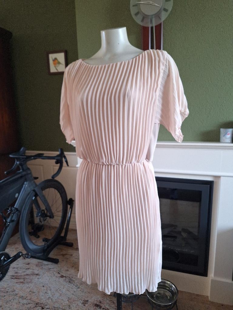 Rinascimento zalm roze zacht oranje plissé jurk L, Verzenden, Oranje, Zo goed als nieuw, Knielengte