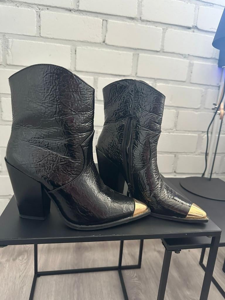 Zwarte cowboylaarzen met gouden neus, Kleding | Dames, Schoenen, Zwart, Lage of Enkellaarzen, Ophalen of Verzenden, Onbekend