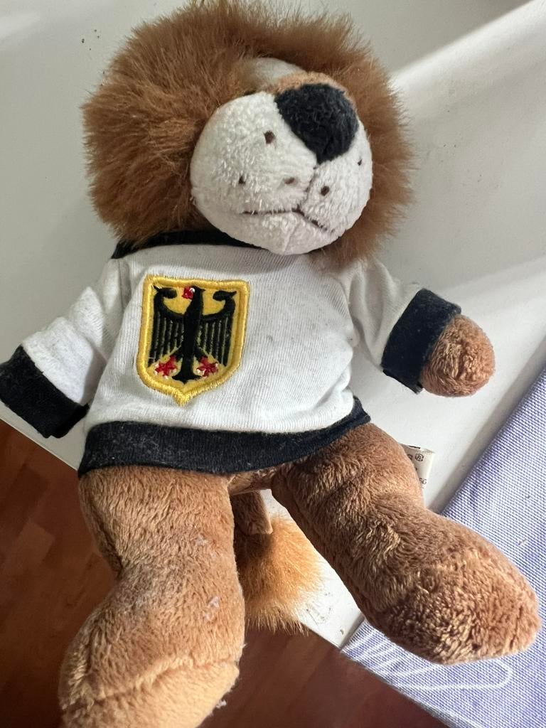 Duitse voetbal leeuw, Verzamelen, Ophalen of Verzenden, Zo goed als nieuw, Buitenlandse clubs, Vaantje of Sjaal