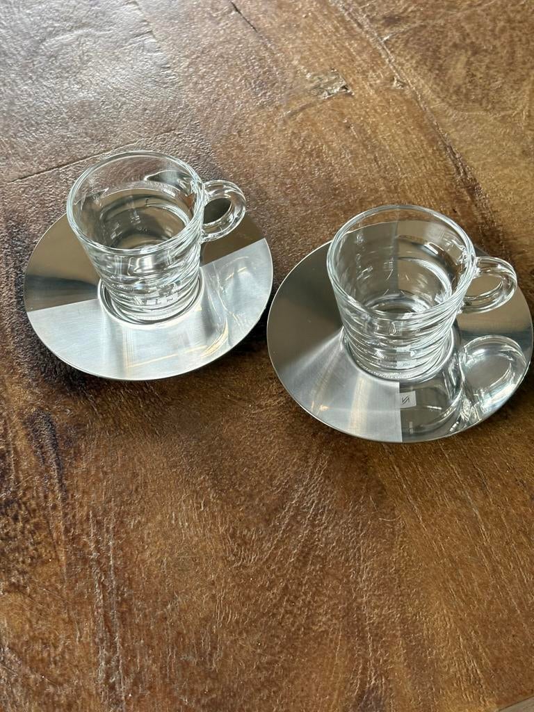 2 Nespresso kopjes + schotels., Huis en Inrichting, Ophalen of Verzenden, Zo goed als nieuw, Overige stijlen, Kop(pen) en/of Schotel(s)