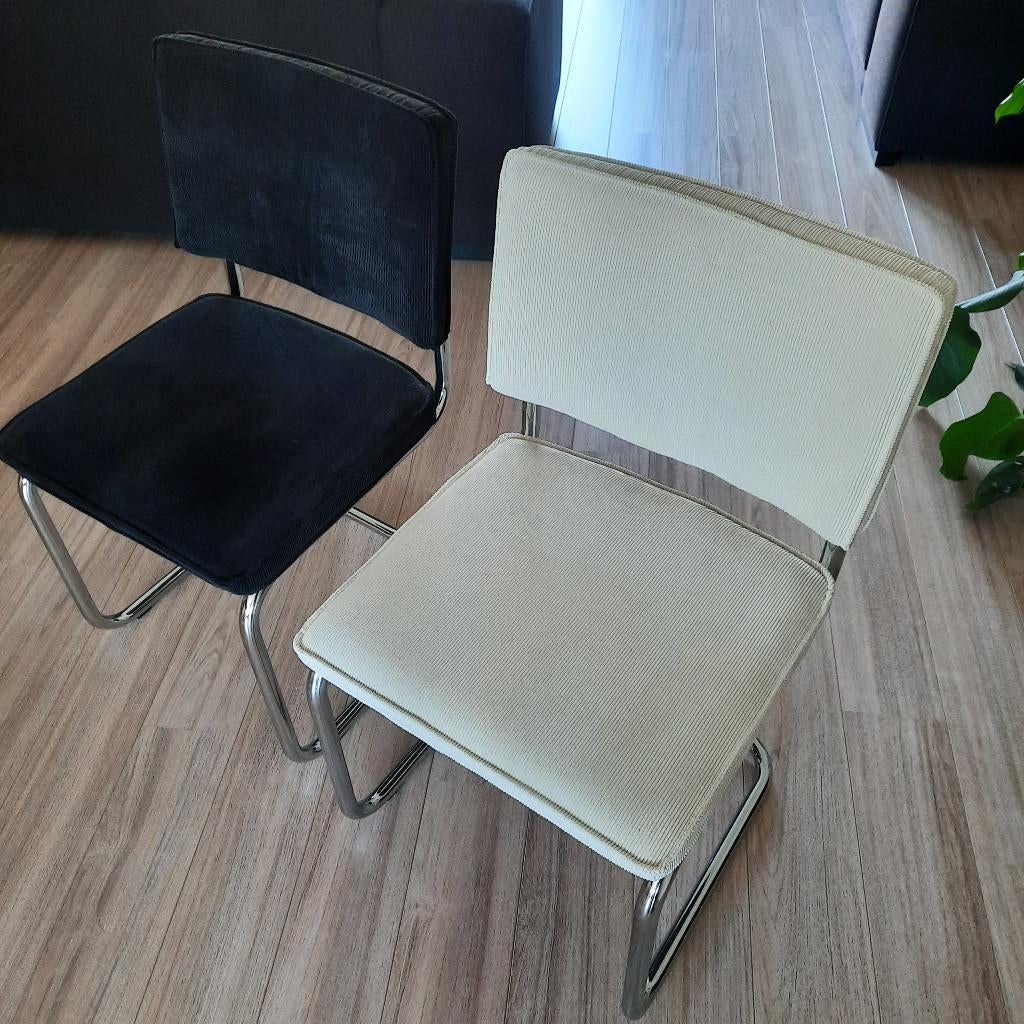 2 x buisframe eetkamerstoelen (wit + zwart) van Fonq, Twee, Wit, Zo goed als nieuw, Stof
