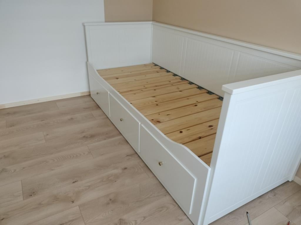 Hemnes bed, Ophalen, 85 tot 100 cm, Zo goed als nieuw, Matras