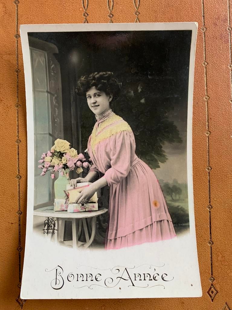 Bonne Année - dame met geschenken, Ophalen of Verzenden, Voor 1920, Gelopen, Feest(dag)