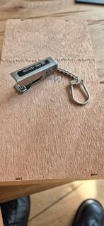 Sleutelhanger mini werkende  nietmachine, Ophalen of Verzenden, Merk
