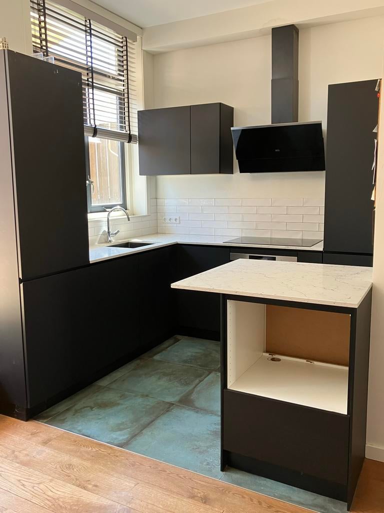 Complete Kvik keuken met apparatuur te koop, Huis en Inrichting, Ophalen, Gebruikt, Zwart, Hoekkeuken