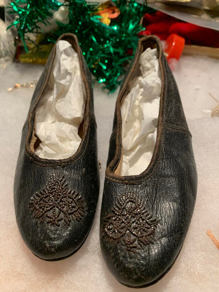 Antieke Kinderschoentjes - Zwart Leer met Kraalversiering, Ophalen of Verzenden, Kinderen