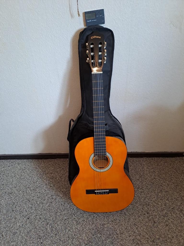 Te koop mooie gitaar c giant, Muziek en Instrumenten, Ophalen, Zo goed als nieuw, Klassieke of Spaanse gitaar