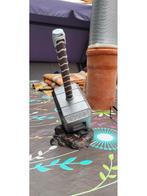 Thor's Hammer MJÖLNIR with base, Ophalen of Verzenden, Nieuw, Film, Beeldje, Replica of Model