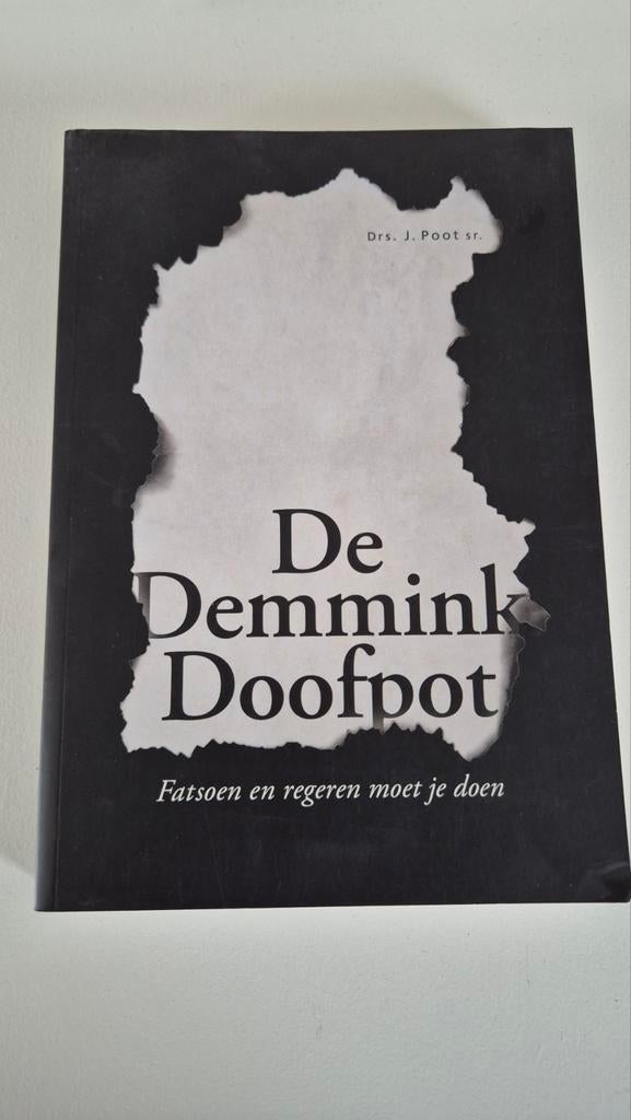 De Demmink Doofpot - Fatsoen en regeren moet je doen, Drs. J. Poot sr., Ophalen of Verzenden, Zo goed als nieuw, Politiek en Staatkunde
