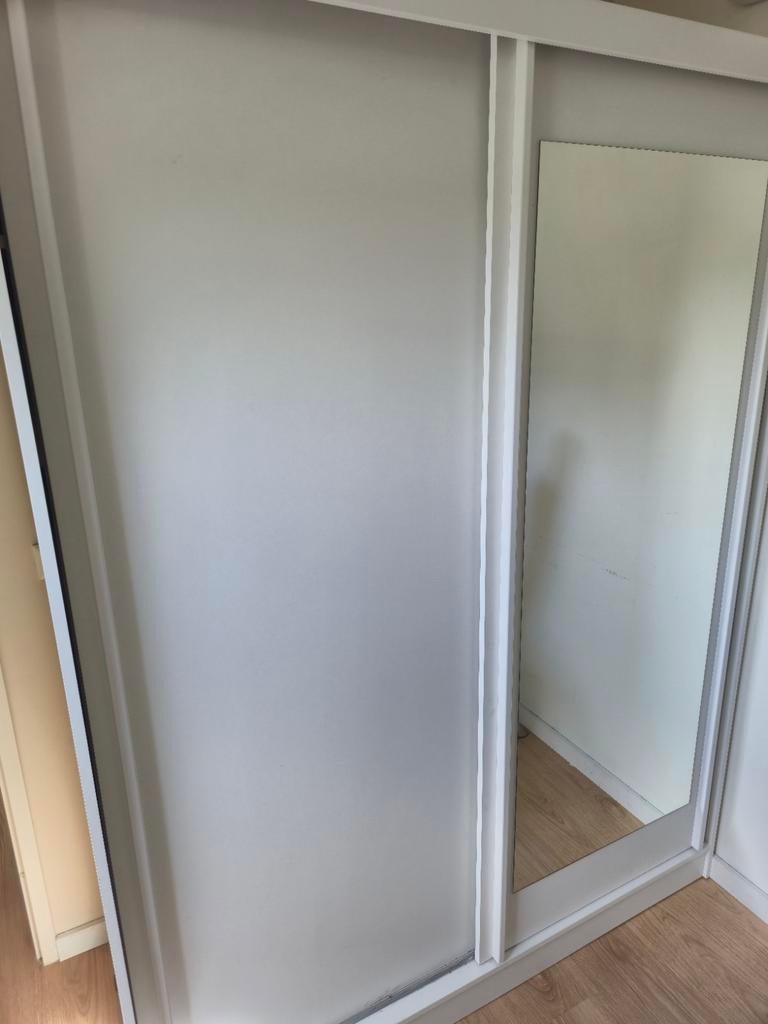 Grote kast met schuifdeuren en spiegel, Huis en Inrichting, Ophalen, 50 tot 75 cm, 150 tot 200 cm, 200 cm of meer