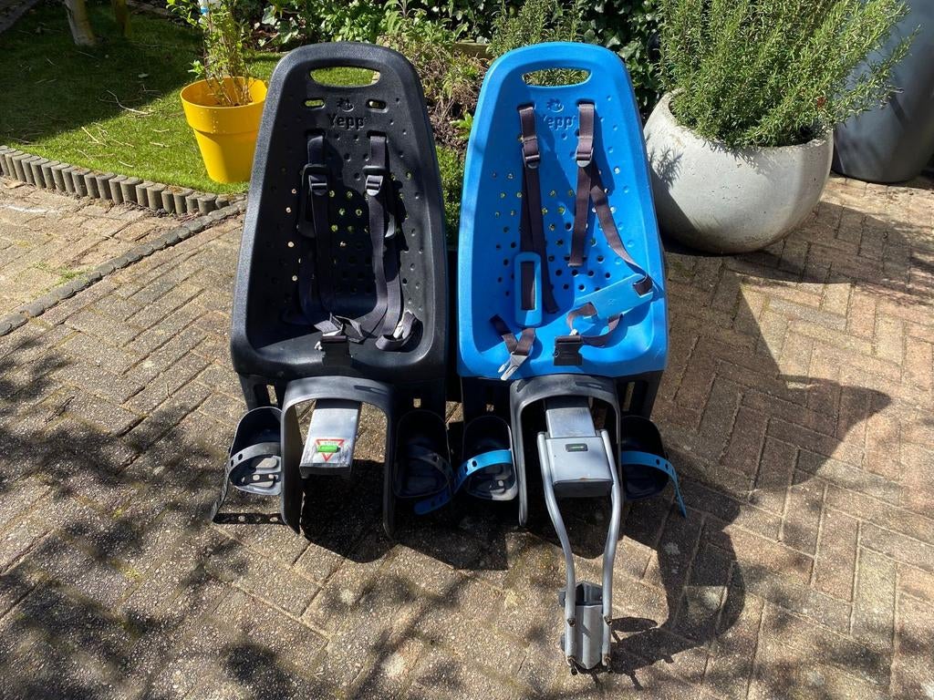 Twee Yepp kinderstoeltjes (zwart en blauw), Fietsen en Brommers, Fietsaccessoires | Fietsstoeltjes, Ophalen