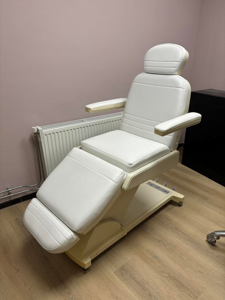 Te koop behandelstoel, Ophalen, Zo goed als nieuw, Massagetafel