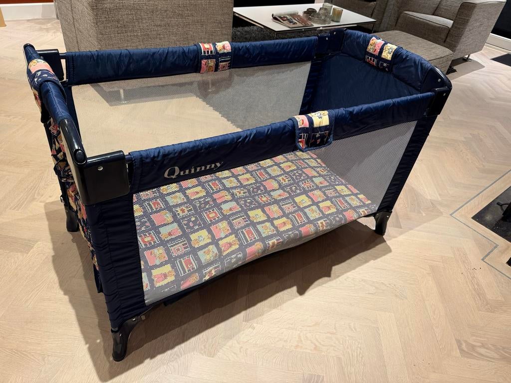 Quinny reisbedje, neutraal donkerblauw, met tas, Gebruikt, Ophalen of Verzenden, Minder dan 140 cm, Matras