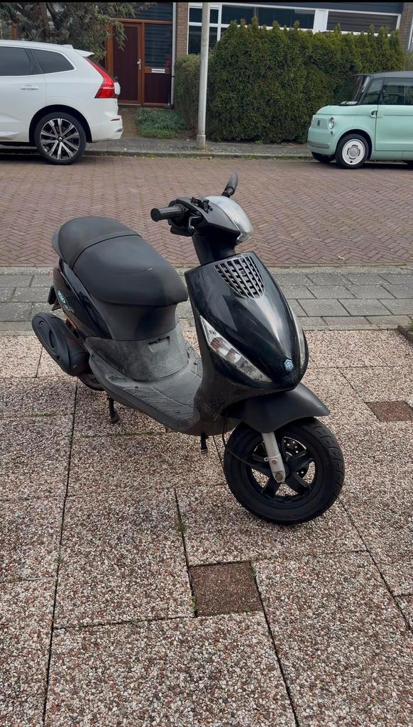 Piaggio zip 2018, Fietsen en Brommers, Scooters | Piaggio, Gebruikt, Zip, Maximaal 45 km/u, Benzine, Ophalen
