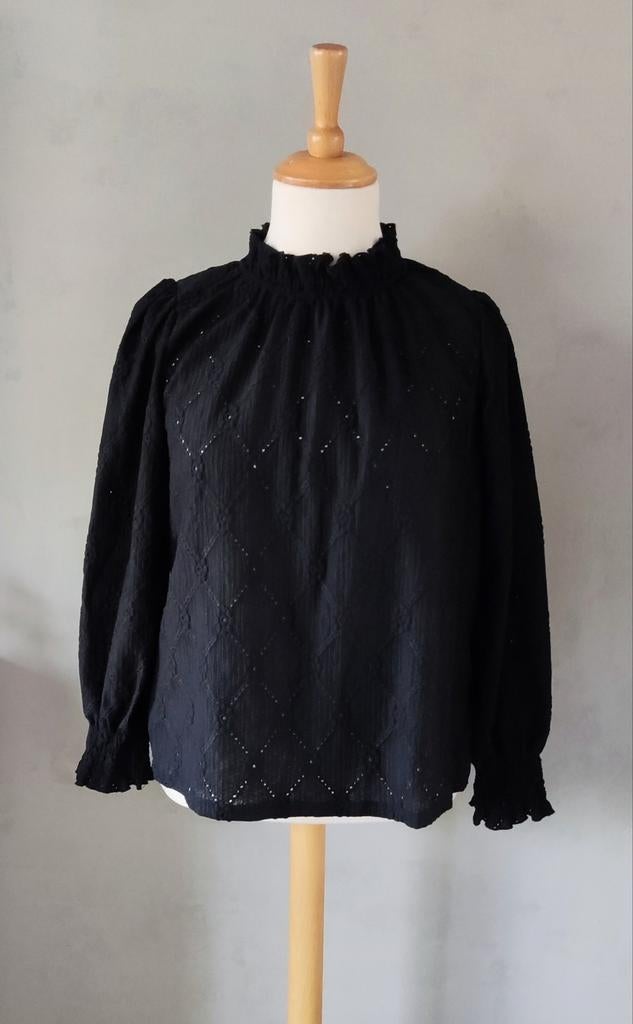 Zwarte stretch broderie top maat 0XL, Kleding | Dames, Blouses en Tunieken, Zwart, Maat 42/44 (L), Ophalen of Verzenden, Zo goed als nieuw