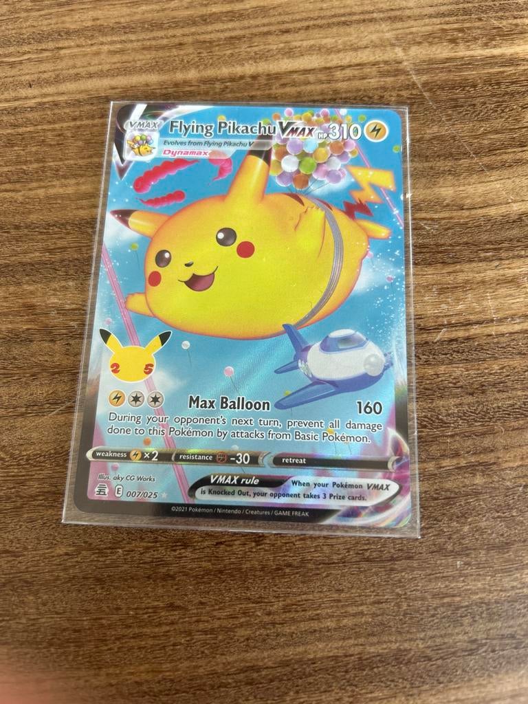 Flying Pikachu VMAX Pokémon kaart, Hobby en Vrije tijd, Verzamelkaartspellen | Pokémon, Ophalen of Verzenden, Zo goed als nieuw