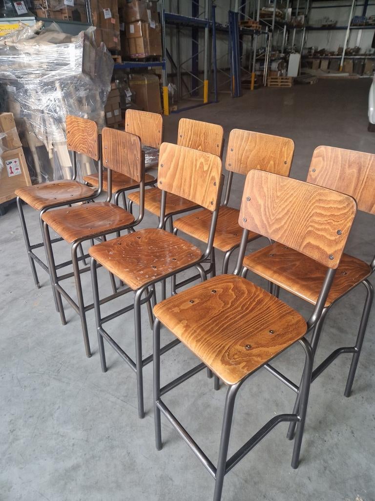 8 barkrukken, 2 krukken, Ophalen, 60 tot 90 cm