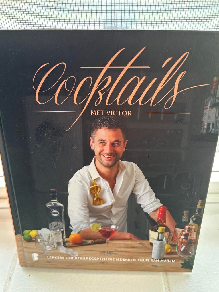 Cocktails met Victor - Lekkere Cocktailrecepten, Ophalen of Verzenden, Zo goed als nieuw, Overige gebieden, Overige typen