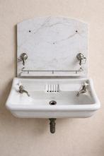 Antiek fonteintje met marmeren achterplaat en beugels, Ophalen