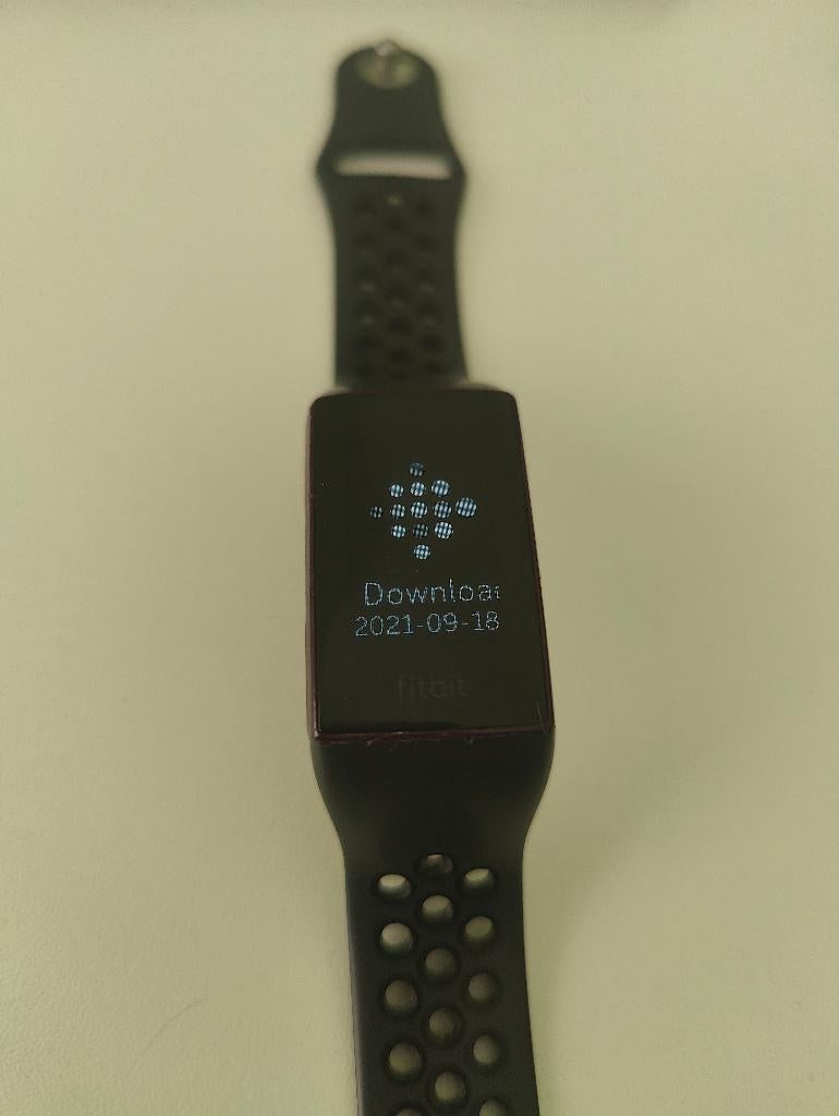 Fitbit Charge 4 met oplaadkabel, Gebruikt, Conditie, Zwart, Ophalen of Verzenden