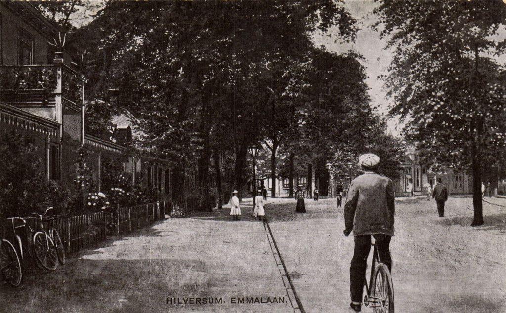 Hilversum. Emmalaan. - volk fiets - 1907 gelopen, Verzenden, Voor 1920, Gelopen, Noord-Holland