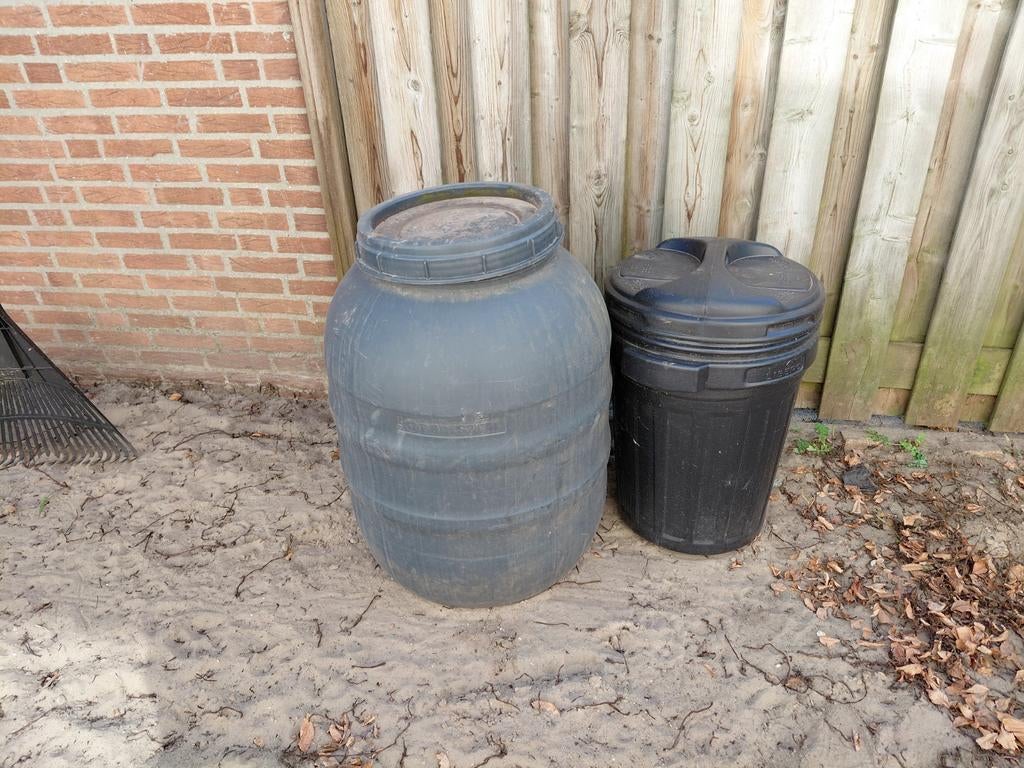 2 grote voertonnen, Dieren en Toebehoren, Ophalen of Verzenden