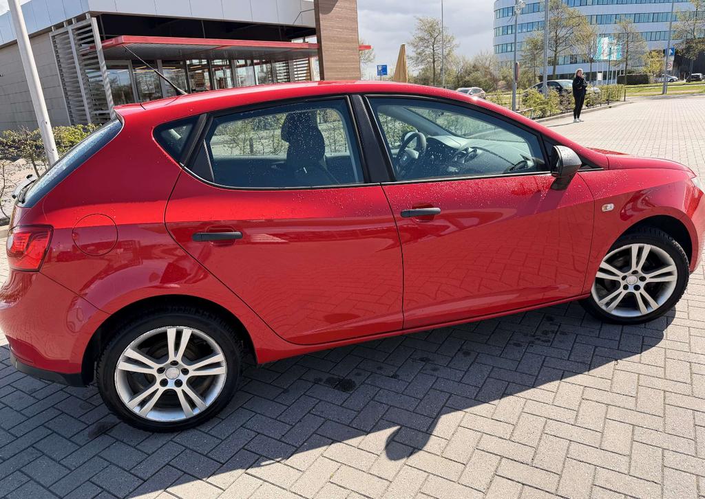 Seat Ibiza 1.2 51KW 2011 Rood, Voorwielaandrijving, 31 €/maand, 1198 cc, Ibiza