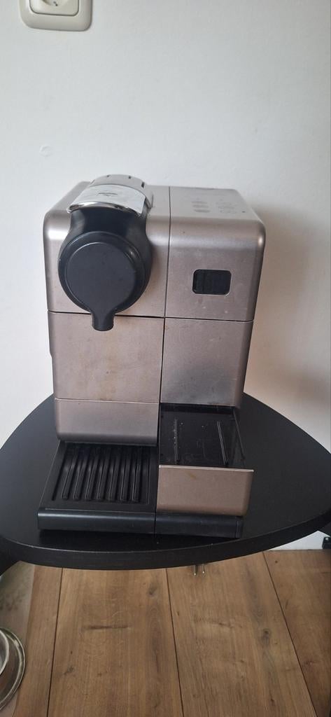 Delonghi Lattissima Touch Nespresso EN550S Zilver, Koffiepads en cups, Gebruikt, Koffiemachine, Ophalen of Verzenden