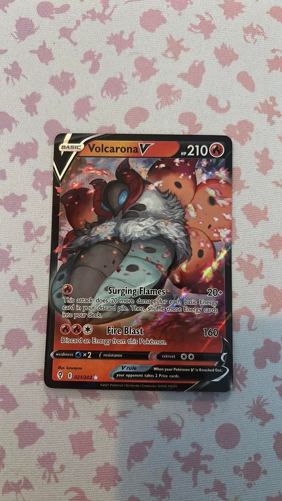 Volcarona V Evolving Skies, Ophalen of Verzenden, Zo goed als nieuw