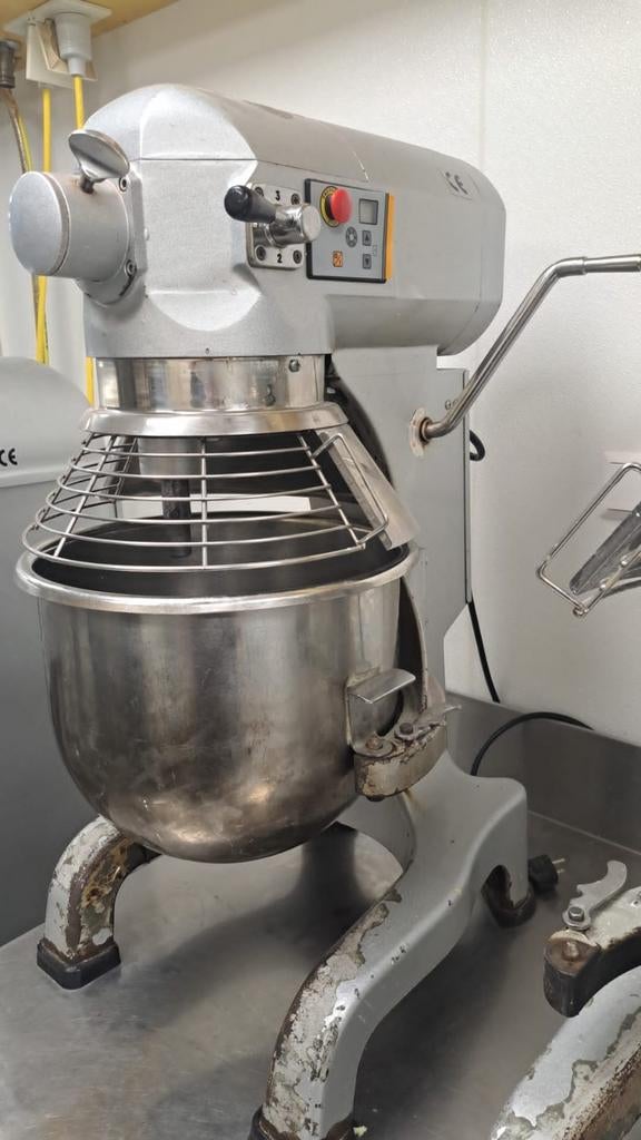 Gebruikte planeetmenger met extra bekken en 3 hulpstukken, Zakelijke goederen, Horeca | Keukenapparatuur, Gebruikt, Dynasty, Ophalen of Verzenden