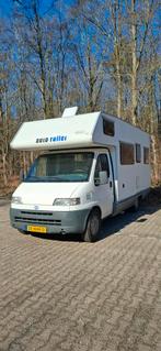 Instapklare Gezinscamper - Technisch Perfect & Zelfvoorziene, Caravans en Kamperen, Campers, Overige merken, Alkoof, Fiat, Koelkast