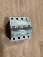Hager MBN616 installatieautomaat B16 3-fase (4-polig), Ophalen of Verzenden, Zo goed als nieuw