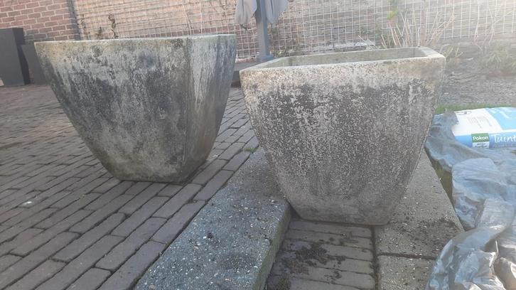 Twee natuurstenen plantenbakken 40x40x40, Tuin en Terras, Bloembakken en Plantenbakken, Gebruikt, Steen, Tuin, 30 tot 60 cm, Minder dan 60 cm