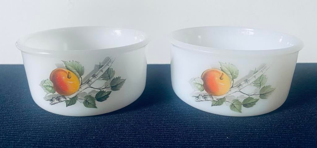 2 Kleine Arcopal schaaltjes met fruitprint. Drsn.8 cm., Overige typen, Ophalen of Verzenden, Overige stijlen, Glas