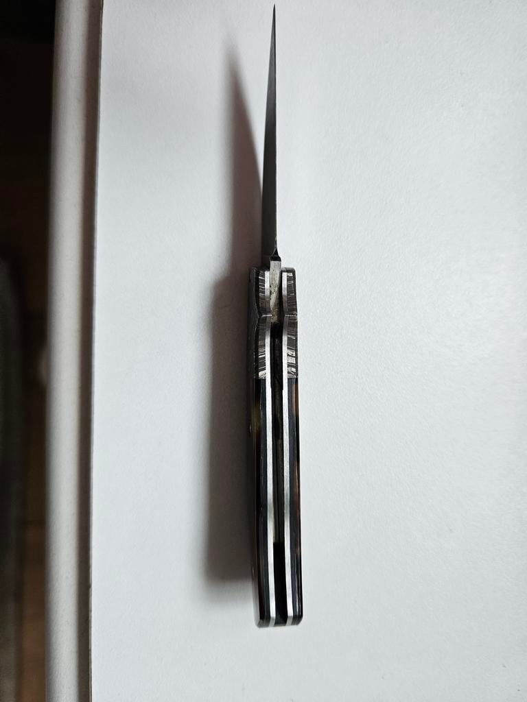 Uniek handgemaakt zakmes met damaststaal en hoorn, Ophalen of Verzenden