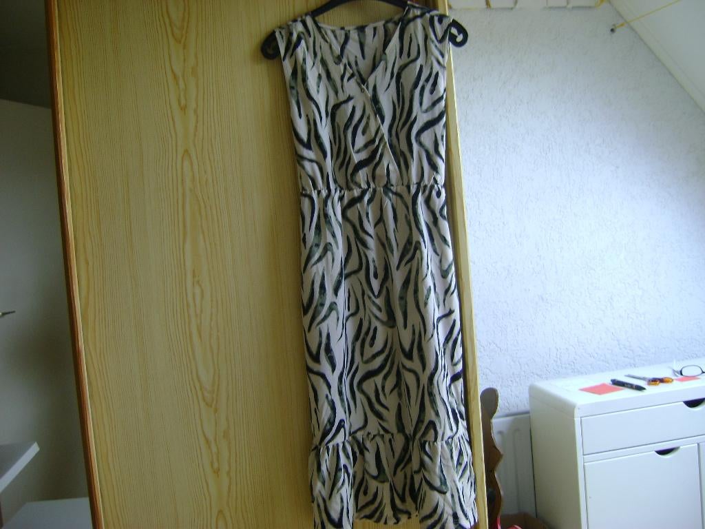 beige zwart/grijze jurk maat m gestreept en onder strook, Kleding | Dames, Maat 38/40 (M), Beige, Ophalen of Verzenden, Zo goed als nieuw
