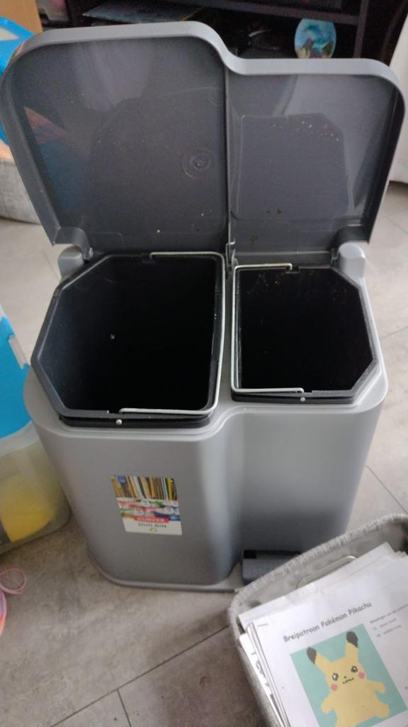 Dubbele prullenbak zo goed als nieuw, Huis en Inrichting, Woonaccessoires | Prullenbakken, 40 liter of meer, Ophalen, Zo goed als nieuw