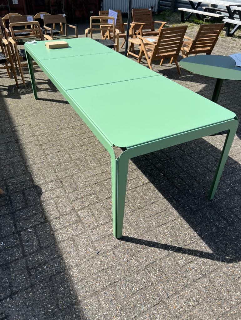 Weltevree Bended tuintafel 270x90 Pale Green | Van €1395 nu, Weltevree, Ophalen of Verzenden, Weltevree, Weltevree