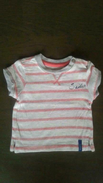 K03 T-shirt gestreept lichtgrijs-rood Noppies maat 50, Kinderen en Baby's, Babykleding | Maat 50, Gebruikt, Ophalen of Verzenden