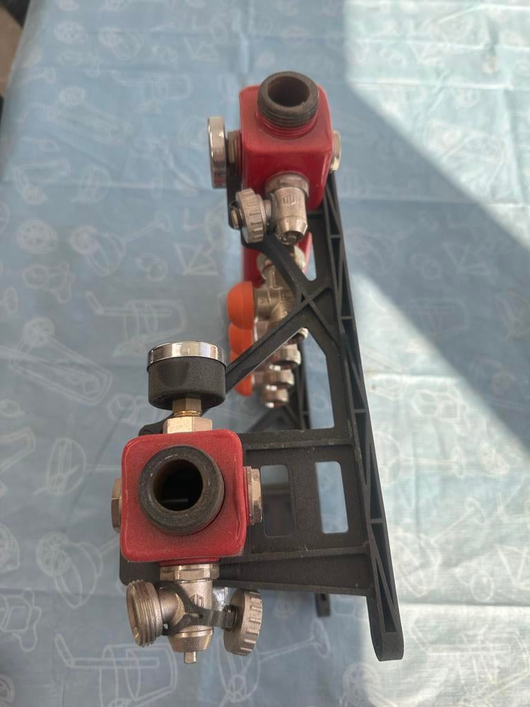 Vloerverwarming verdeler, Doe-het-zelf en Verbouw, Ophalen, Gebruikt, Minder dan 30 cm, Overige typen