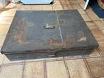Grote metalen kist met gebruikssporen, Ophalen, Gebruikt, 50 tot 100 cm, Metaal
