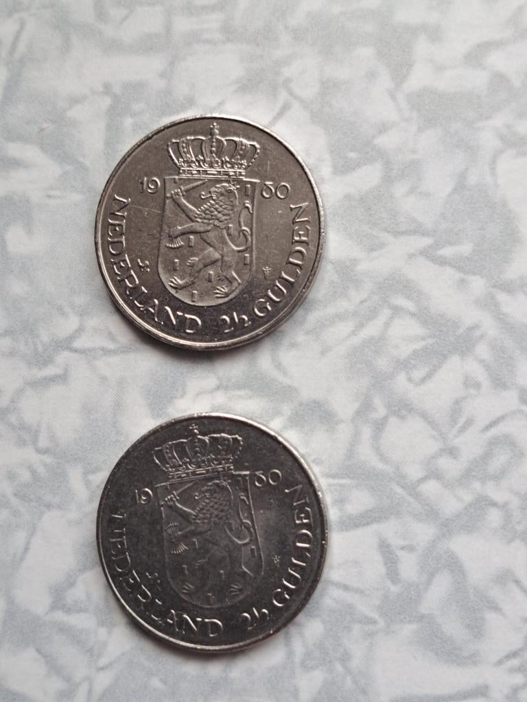 2.5 gulden munten (2x) troonwisseling van  Beatrix 1980, Ophalen of Verzenden, Koningin Juliana, 1 gulden