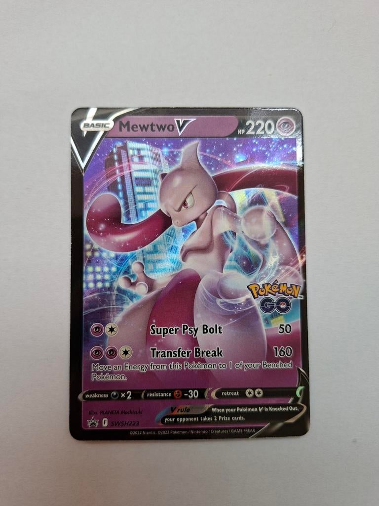 Mewtwo V Pokémon Go Promo SWSH223 - Zo goed als nieuw, Ophalen of Verzenden, Zo goed als nieuw, Losse kaart, Foil