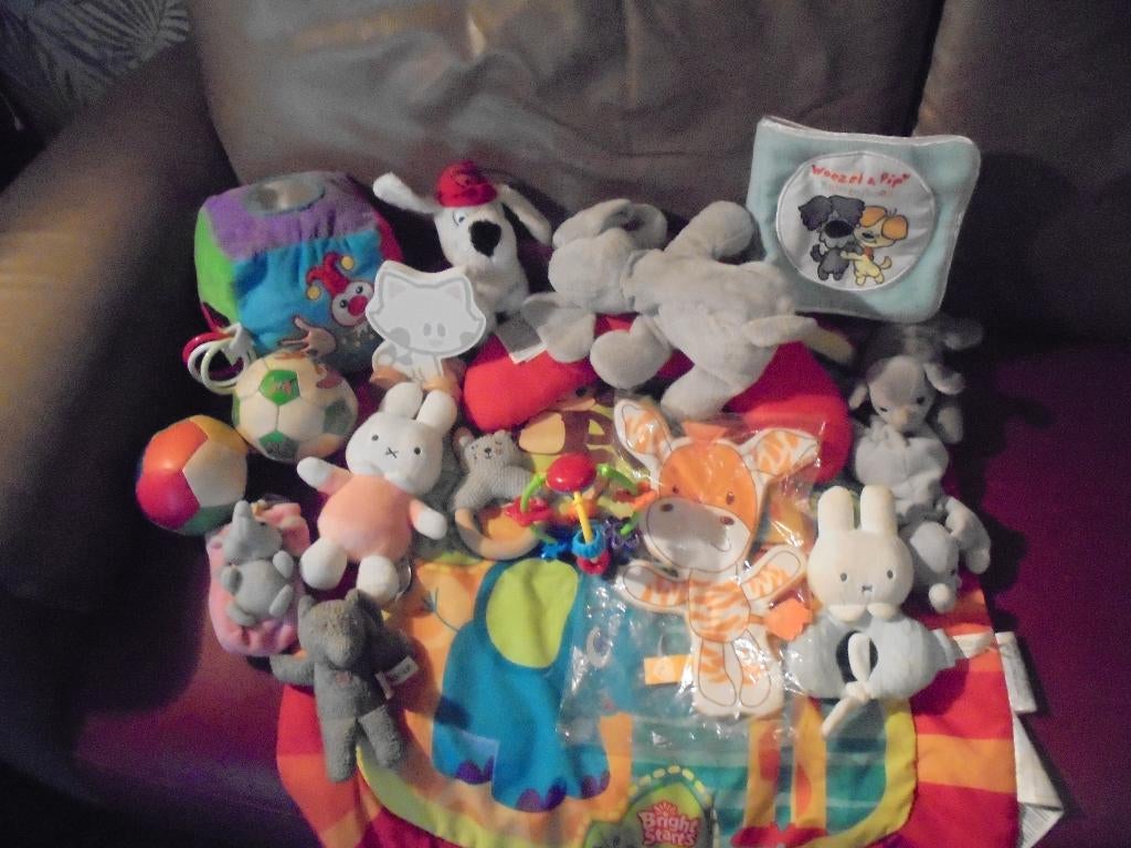 baby -knuffels en speeltjes met  geboorte krans loopfiets, Ophalen, Zo goed als nieuw