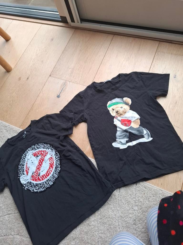 Zwarte shirts maat 122-128 met pailletten en Ghostbusters, Ophalen of Verzenden