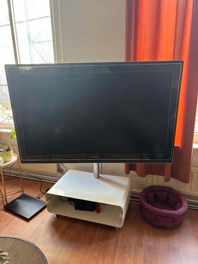 Philips Cineos met meubel, Ophalen, Philips, Gebruikt, 50 Hz