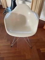 Twee moderne stoelen design, Kunststof, Twee, Wit, Ophalen of Verzenden