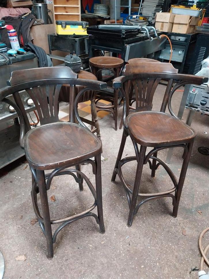 Thonet krukken, Huis en Inrichting, Barkrukken, Gebruikt, 60 tot 90 cm, Hout, 2 krukken, Ophalen of Verzenden