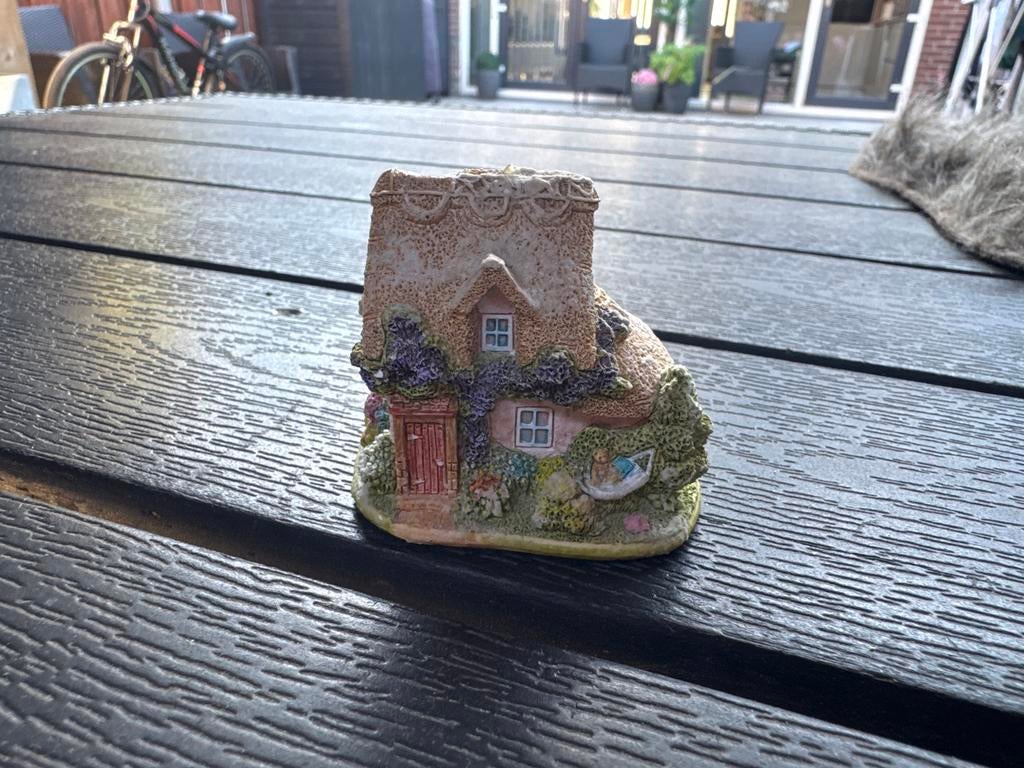 Schattig miniatuur huisje met rieten dak - dak beschadigd, Verzamelen, Beelden en Beeldjes, Ophalen, Gebruikt, Overige typen